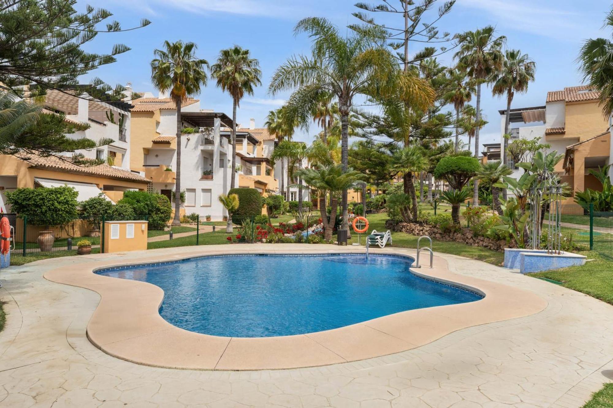 Vakantiehuis Elegant 5-bedroom Apartment- 1 Min Walk To The In Bahia De *