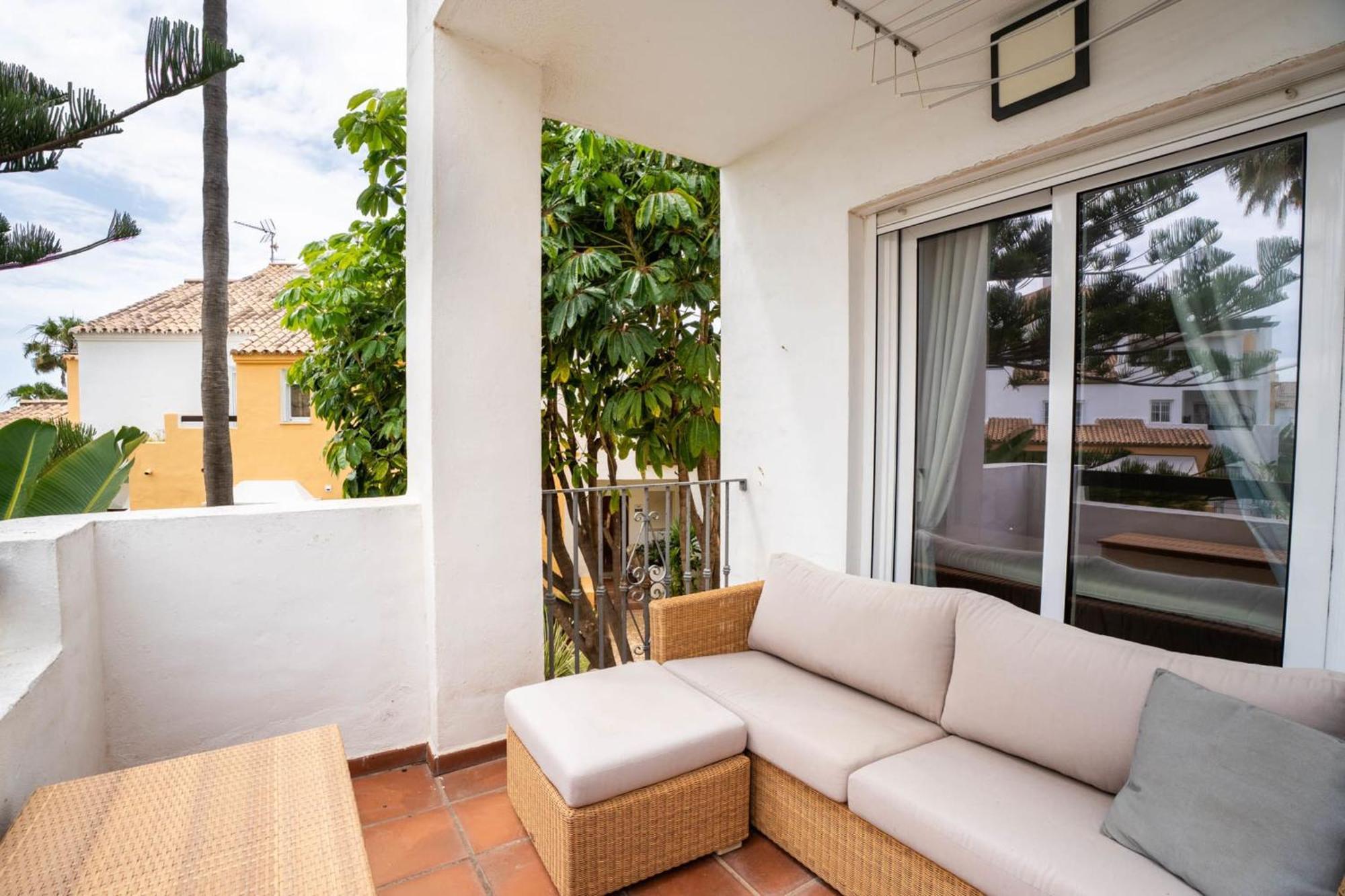 Elegant 5-bedroom Apartment- 1 Min Walk To The In Bahia De *