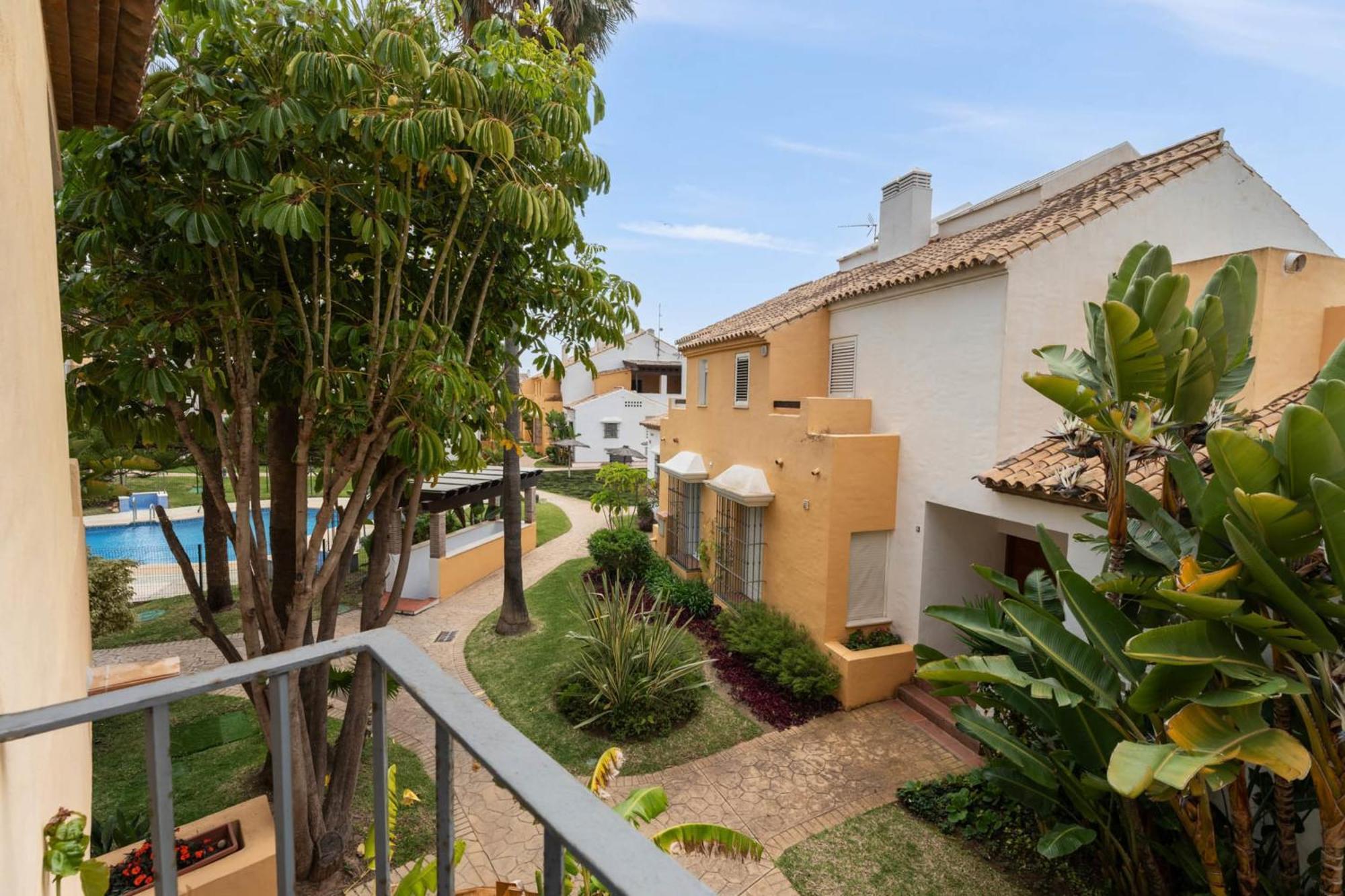 Elegant 5-bedroom Apartment- 1 Min Walk To The In Bahia De *