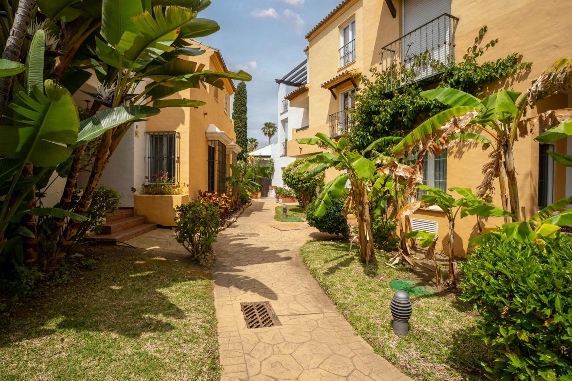 Elegant 5-bedroom Apartment- 1 Min Walk To The In Bahia De * Marbella