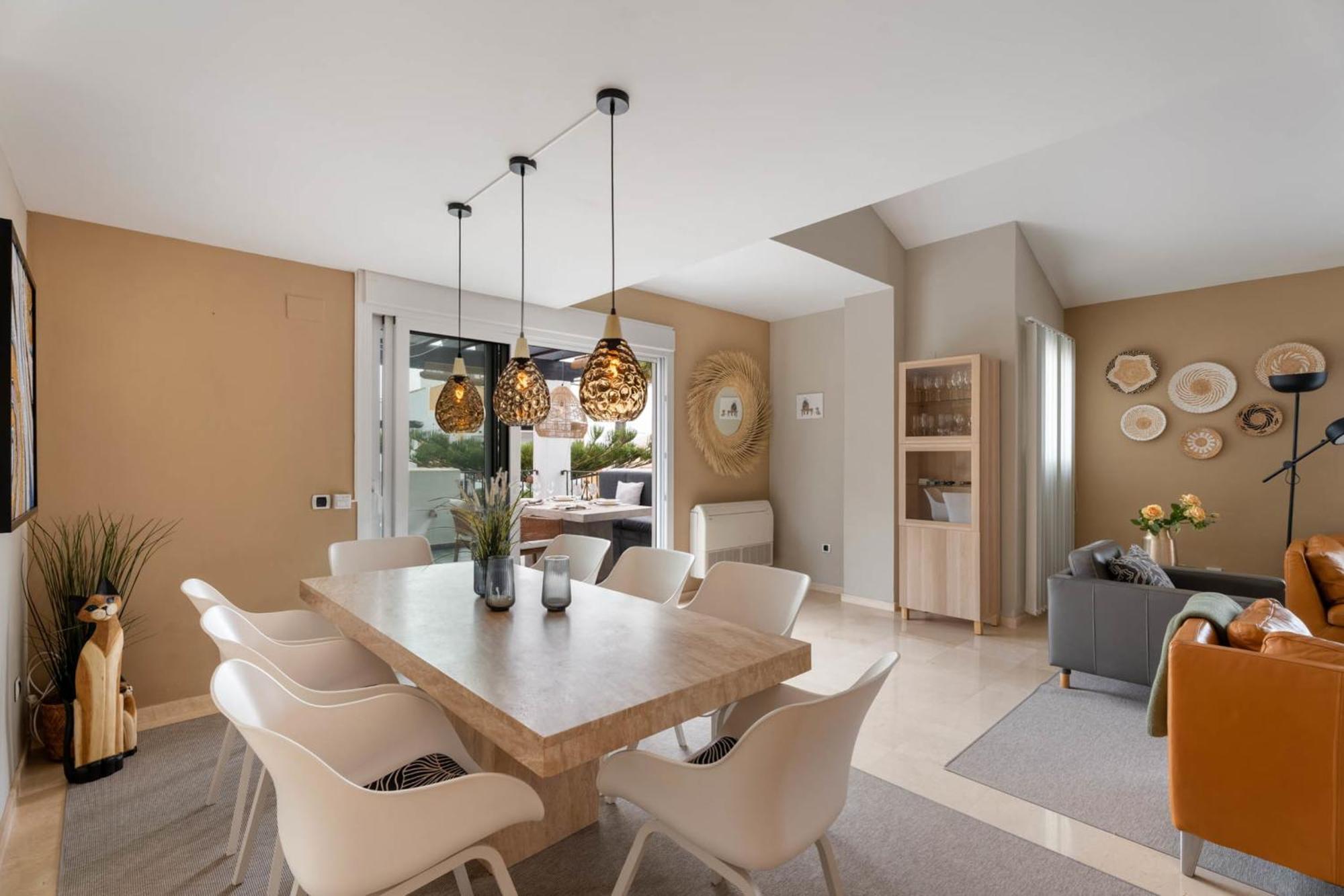 Vakantiehuis Elegant 5-bedroom Apartment- 1 Min Walk To The In Bahia De