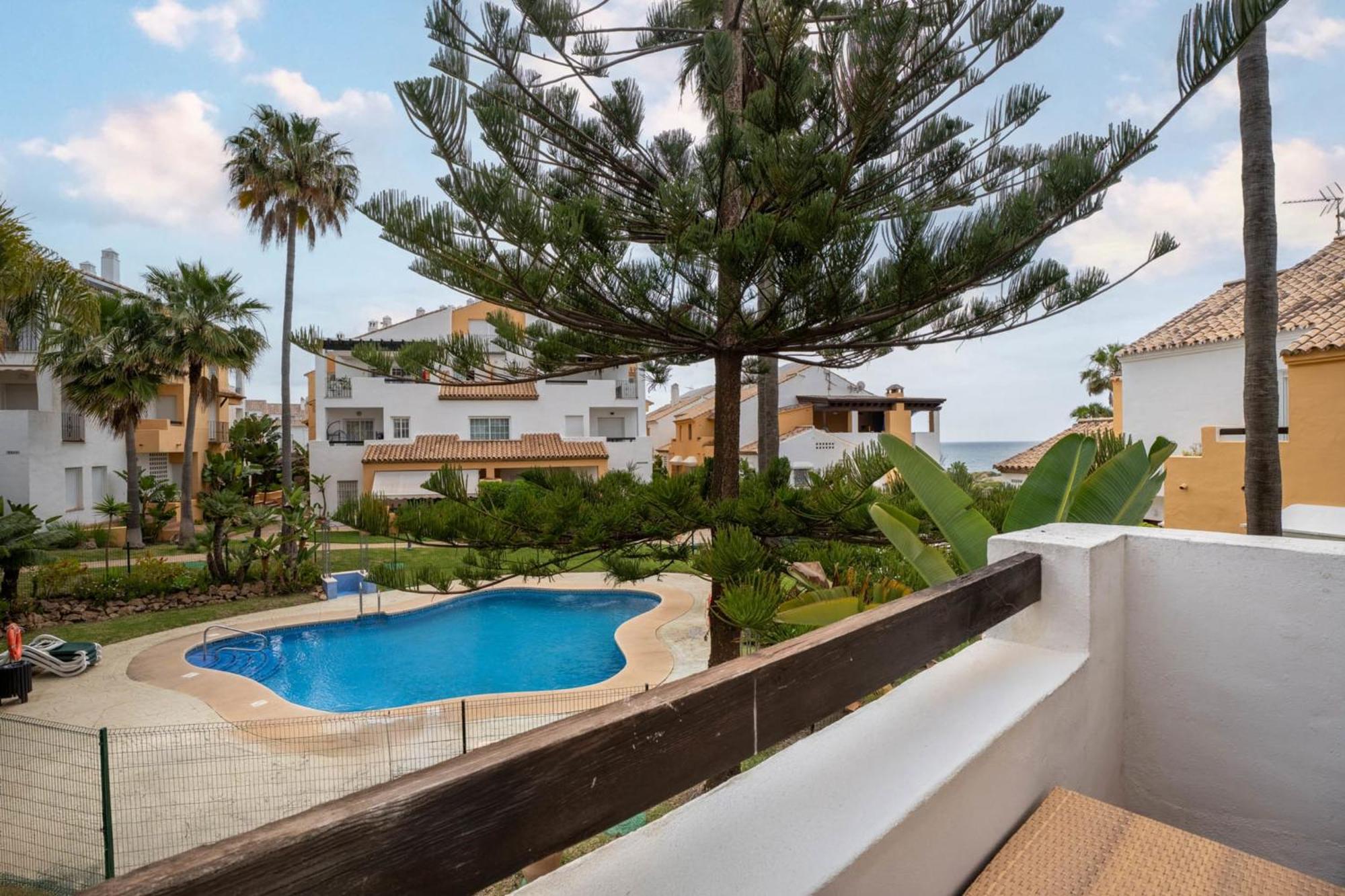 Elegant 5-bedroom Apartment- 1 Min Walk To The In Bahia De Vakantiehuis Marbella