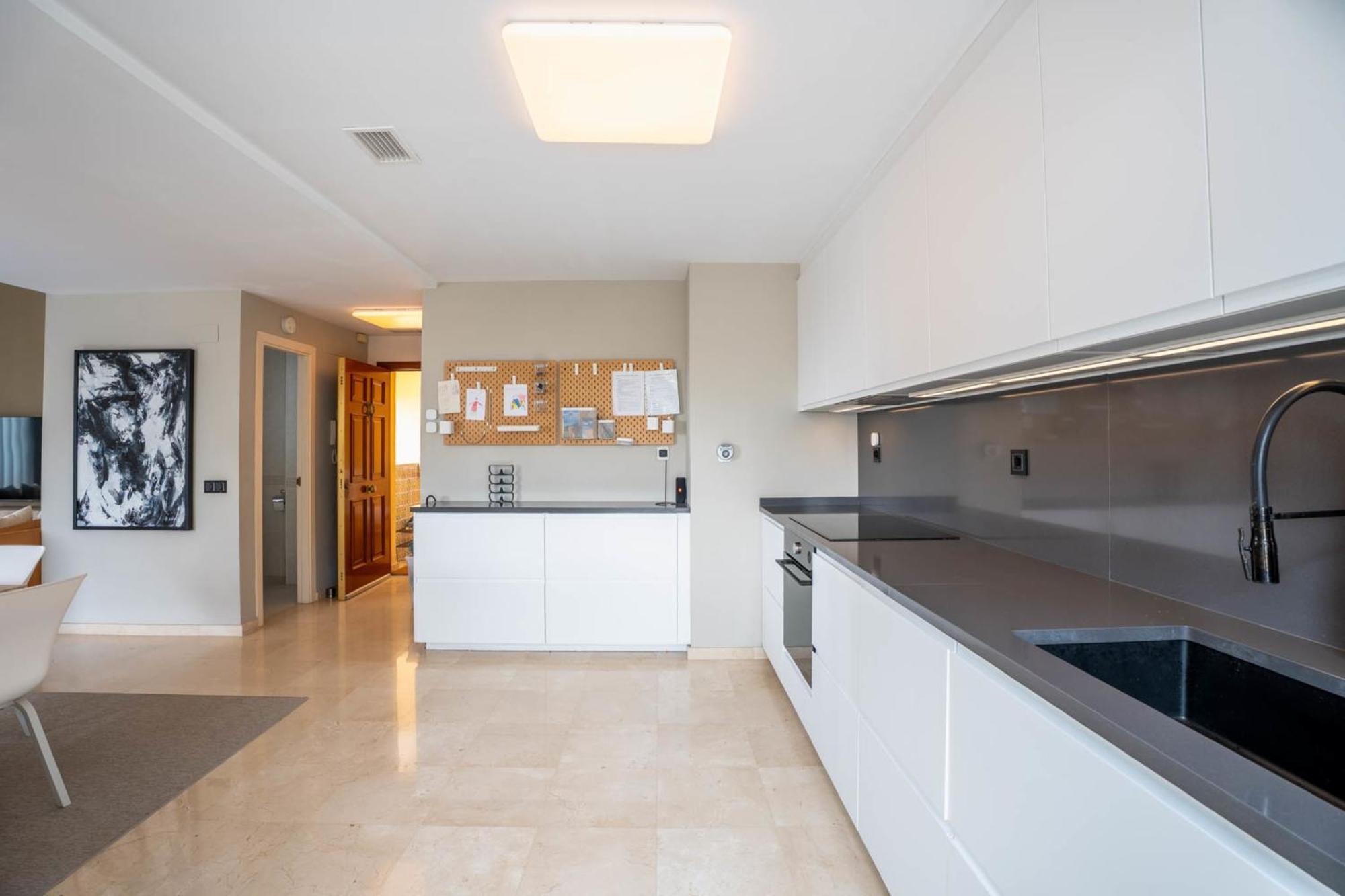 Elegant 5-bedroom Apartment- 1 Min Walk To The In Bahia De * Marbella
