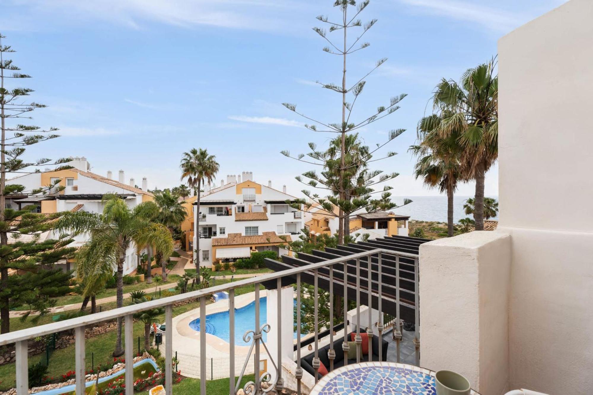 Elegant 5-bedroom Apartment- 1 Min Walk To The In Bahia De Vakantiehuis *