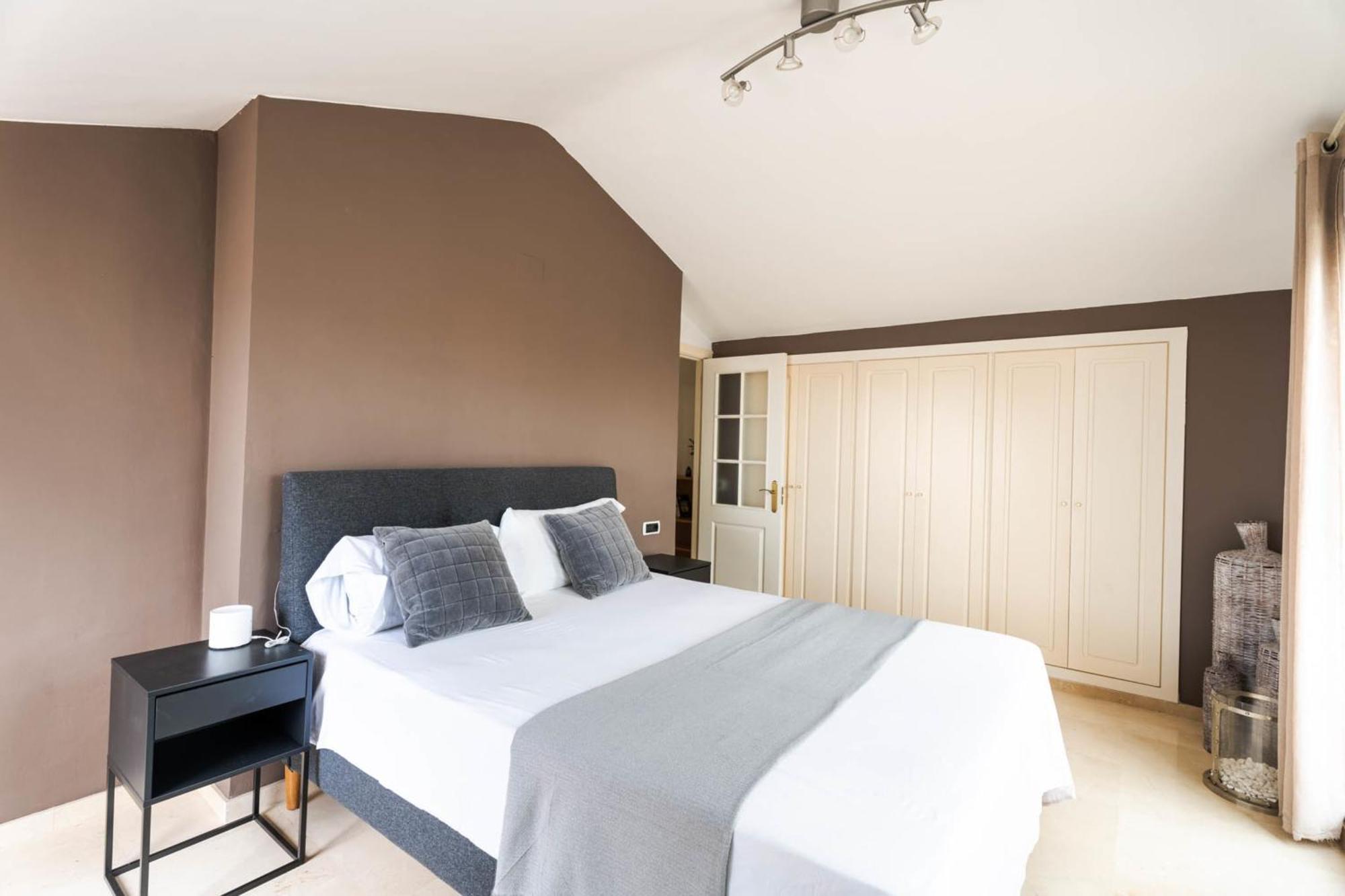 Vakantiehuis Elegant 5-bedroom Apartment- 1 Min Walk To The In Bahia De *