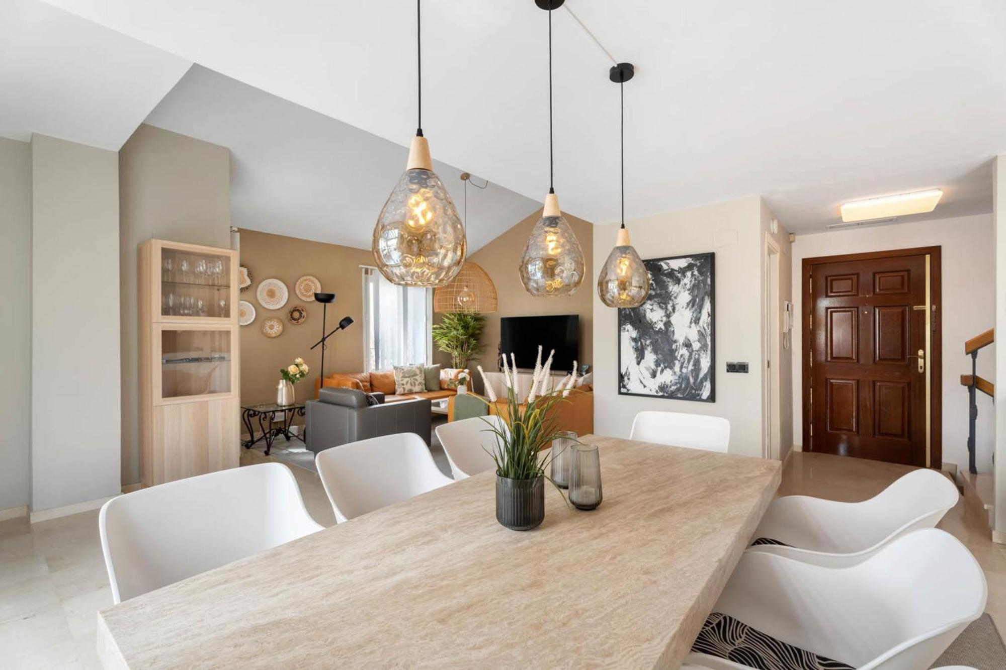 Elegant 5-bedroom Apartment- 1 Min Walk To The In Bahia De Vakantiehuis Marbella
