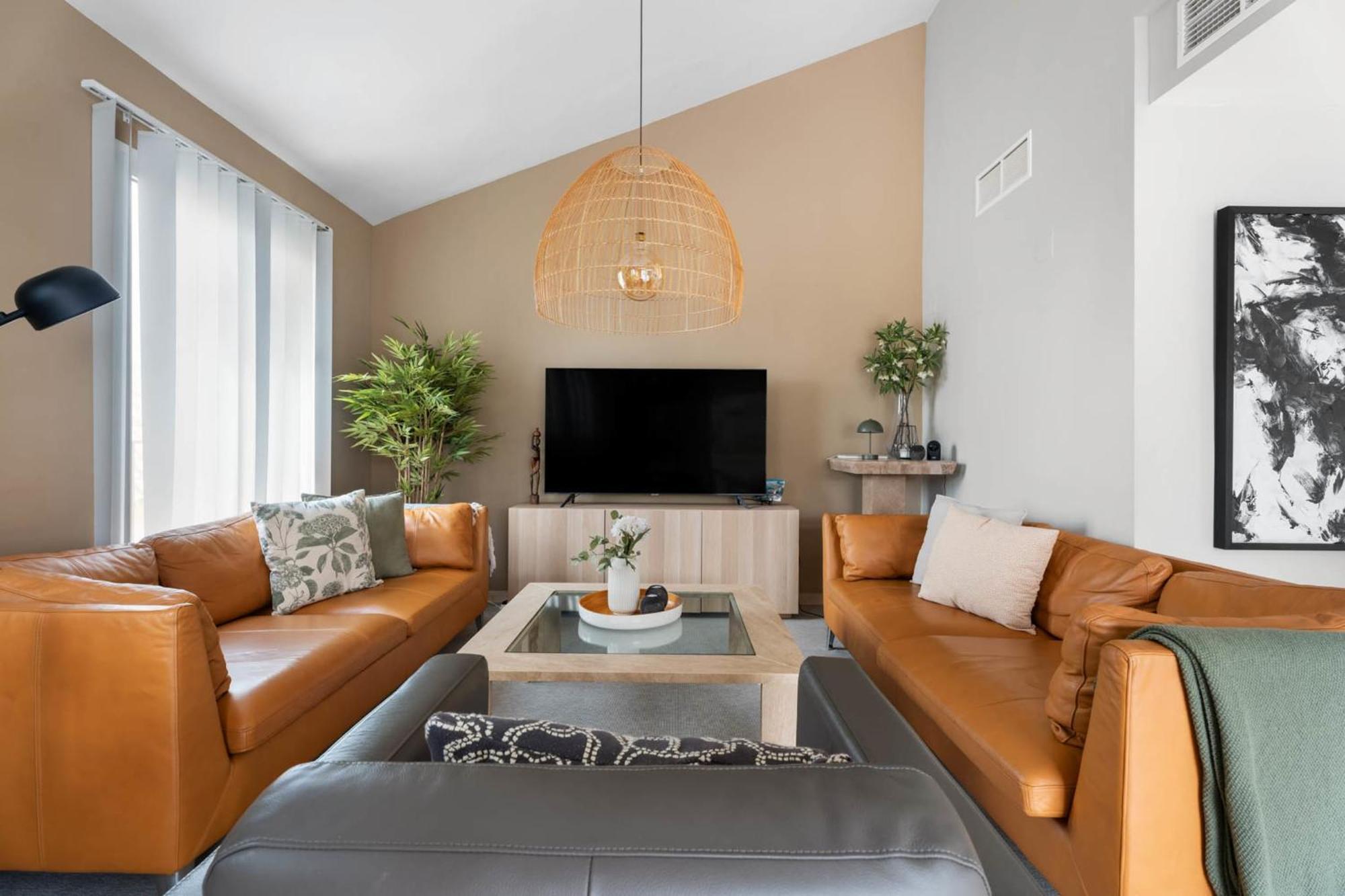 Elegant 5-bedroom Apartment- 1 Min Walk To The In Bahia De Marbella