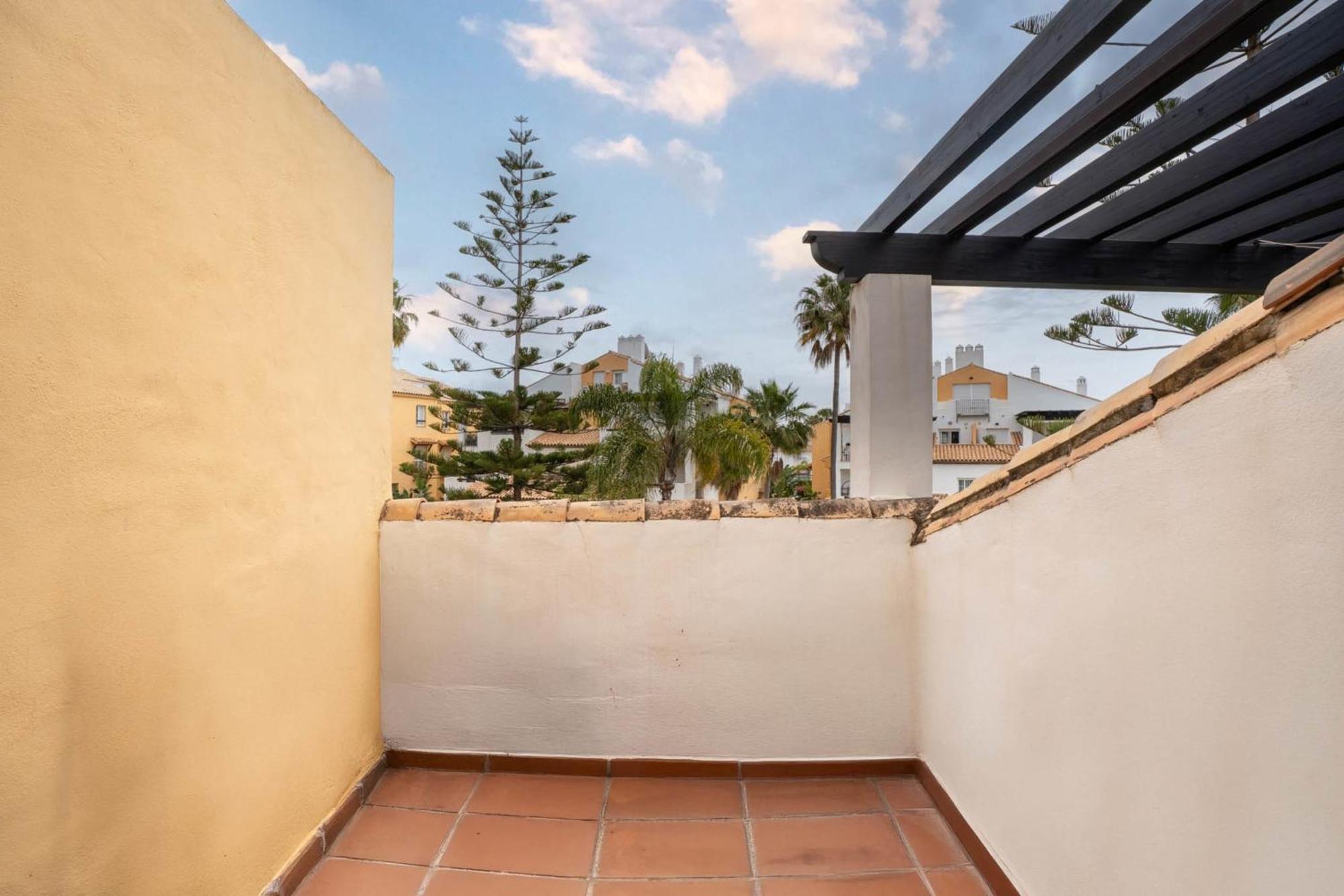 Elegant 5-bedroom Apartment- 1 Min Walk To The In Bahia De