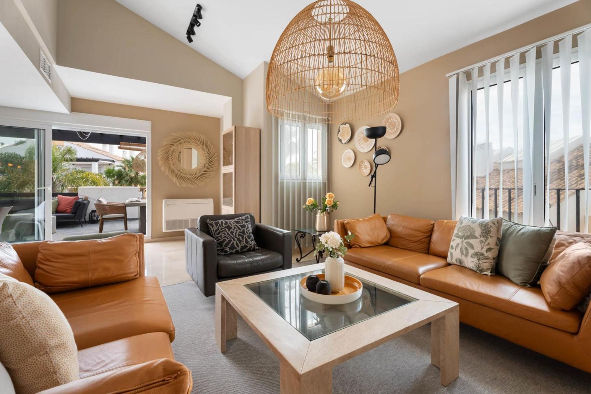 Elegant 5-bedroom Apartment- 1 Min Walk To The In Bahia De Vakantiehuis