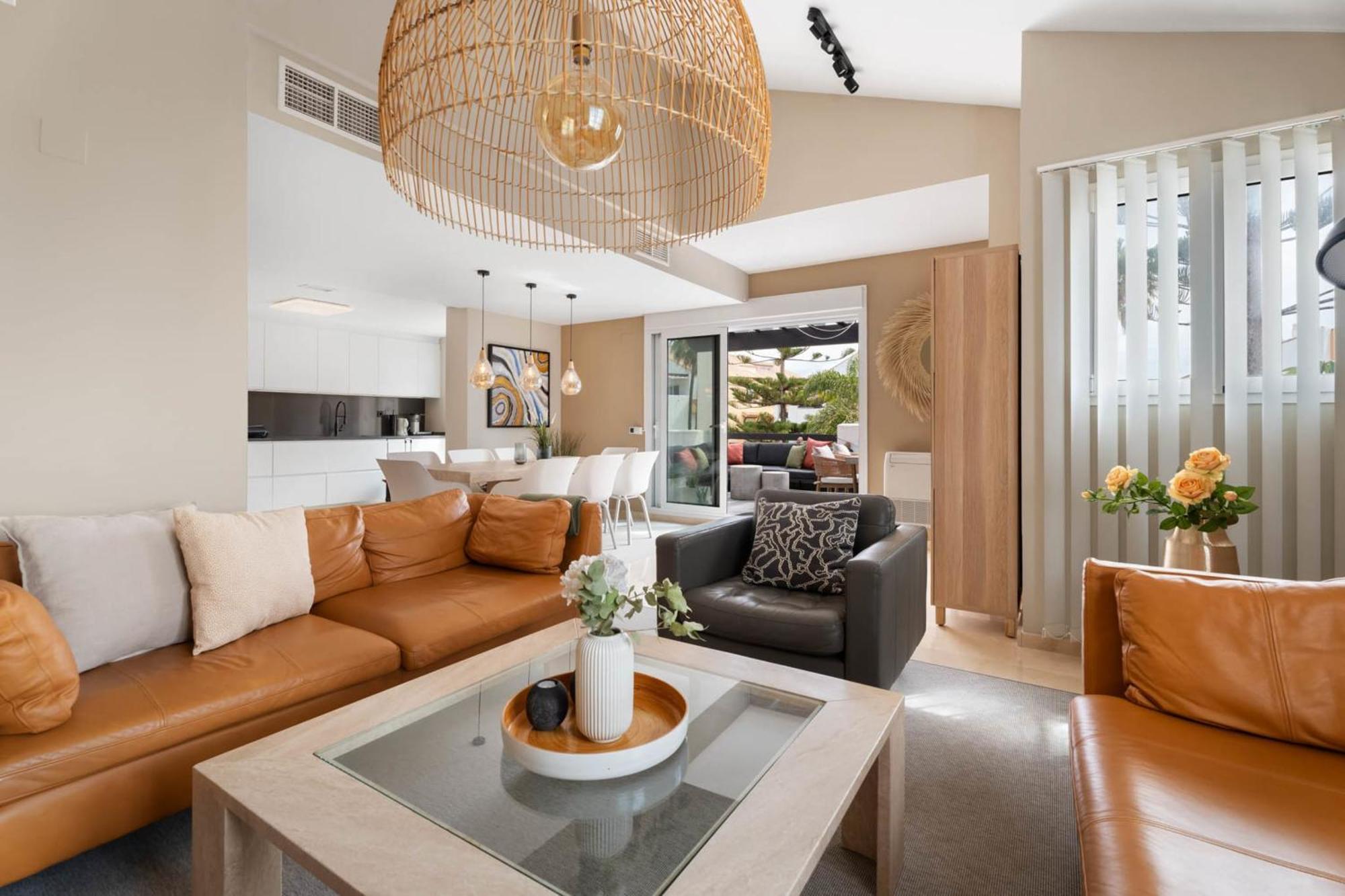 Elegant 5-bedroom Apartment- 1 Min Walk To The In Bahia De